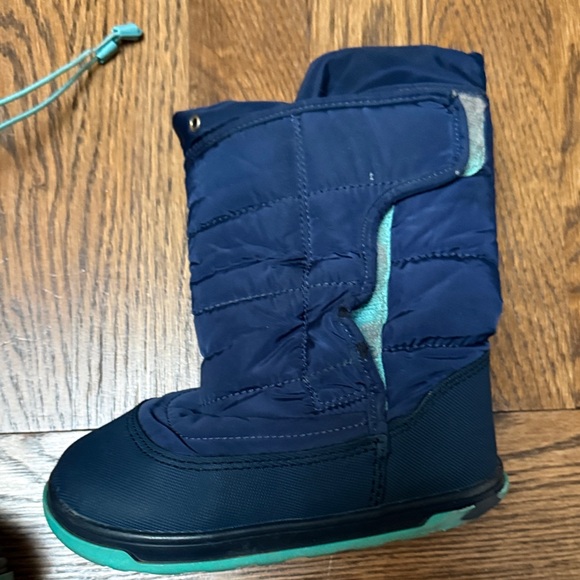 Ten Little Snow Boots, Play condition - Picture 3 of 10